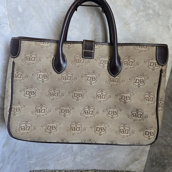 Dooney & Bourke Beige and Black Monogram Handbag. Version K6275437 - Picture 2 of 11